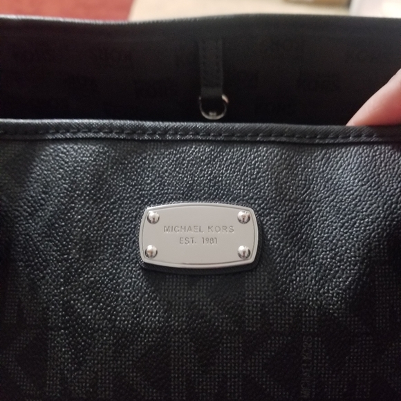 Michael kors bag - Picture 3 of 10